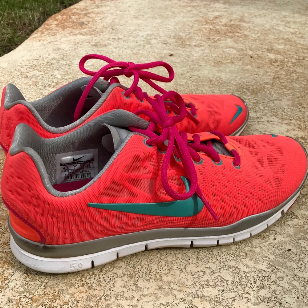 NIKE BRIGHT PINK SHOES